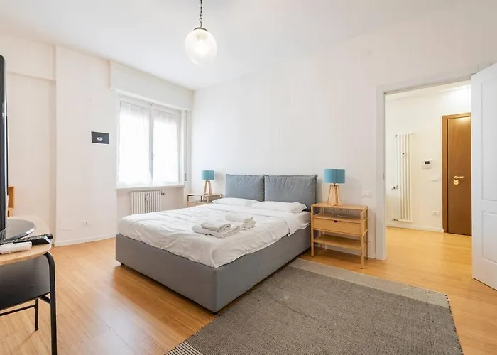 Vicolo Leoni 2BRD apartment